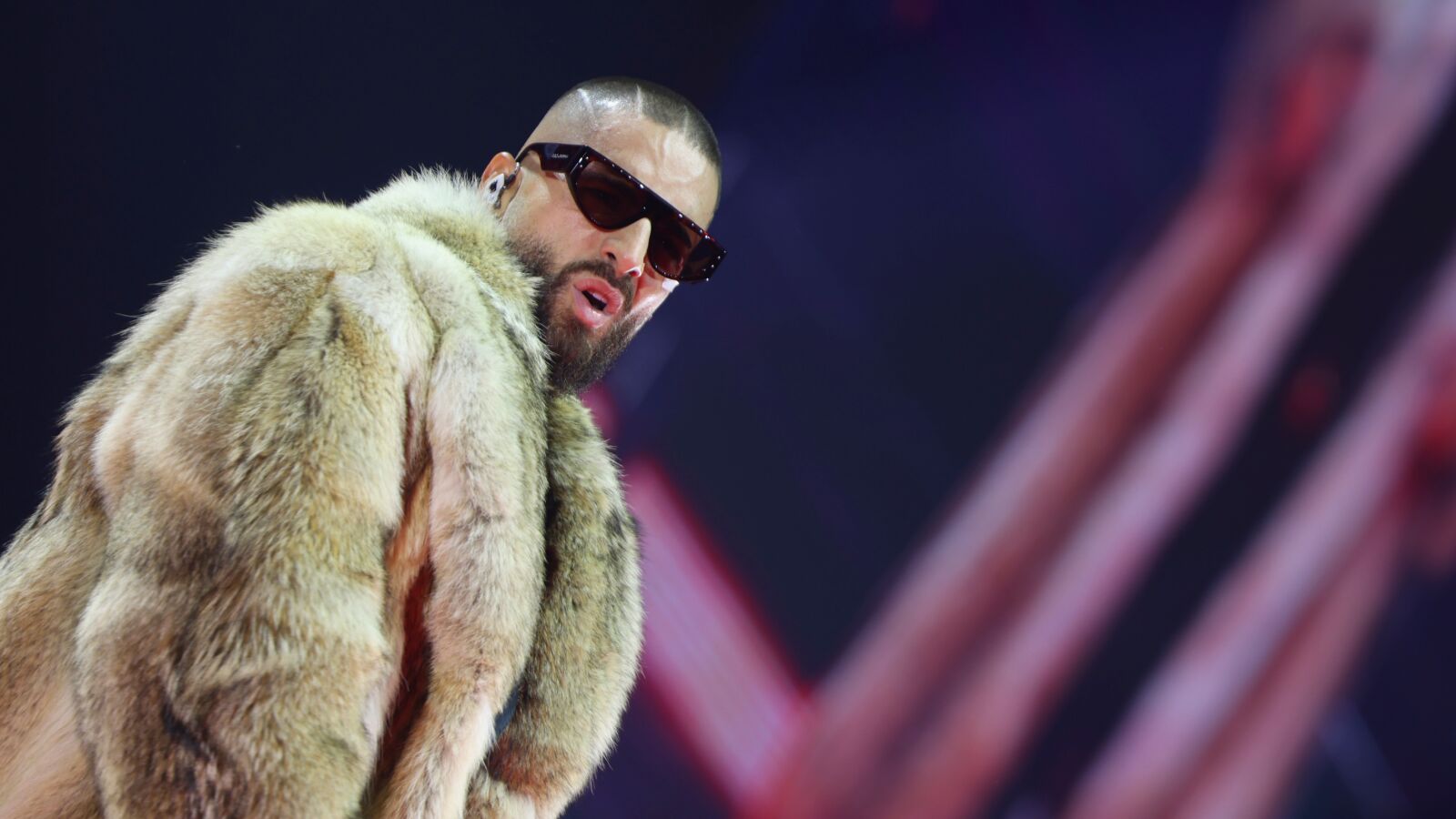 La bronca viral de Maluma a una fan que fue a su concierto con un bebé de tan solo un año