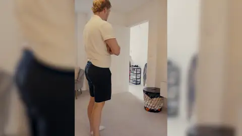 Sorprende a su mujer con un cachorro Sorprende a su mujer con un cachorro