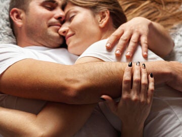 Imagen de una pareja abrazada
