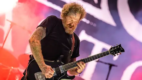 Brent Hinds durante una actuación de Mastodon Brent Hinds durante una actuación de Mastodon