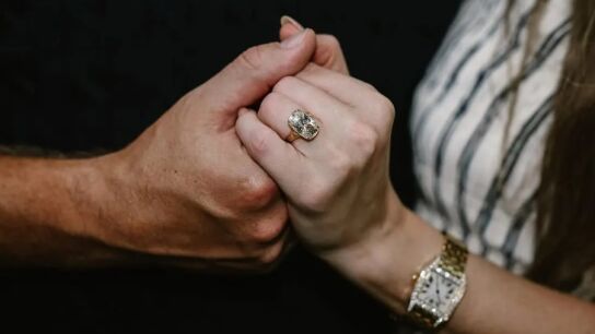 Imagen del anillo de Taylor Swift