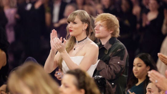 Taylor Swift y Ed Sheeran en los Grammy 2024