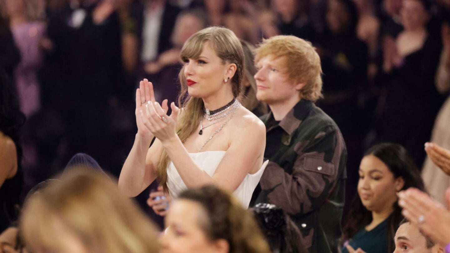 Taylor Swift y Ed Sheeran en los Grammy 2024