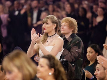 Taylor Swift y Ed Sheeran en los Grammy 2024