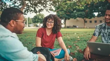 Estudiantes universitarios. Estudiantes universitarios.
