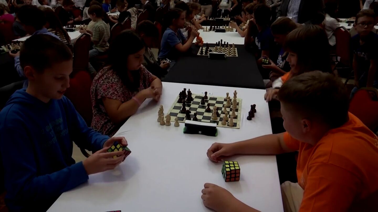  El inventor del cubo Rubik lanza 'RubikChess' para "recordarnos c&oacute;mo usar nuestras manos y mentes"