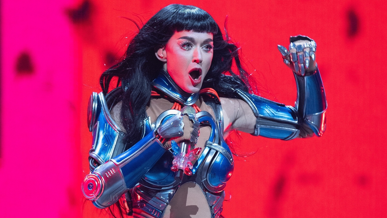 Kate Perry Cms Katy Perry deja que un fan cante con ella en el escenario por el motivo ...