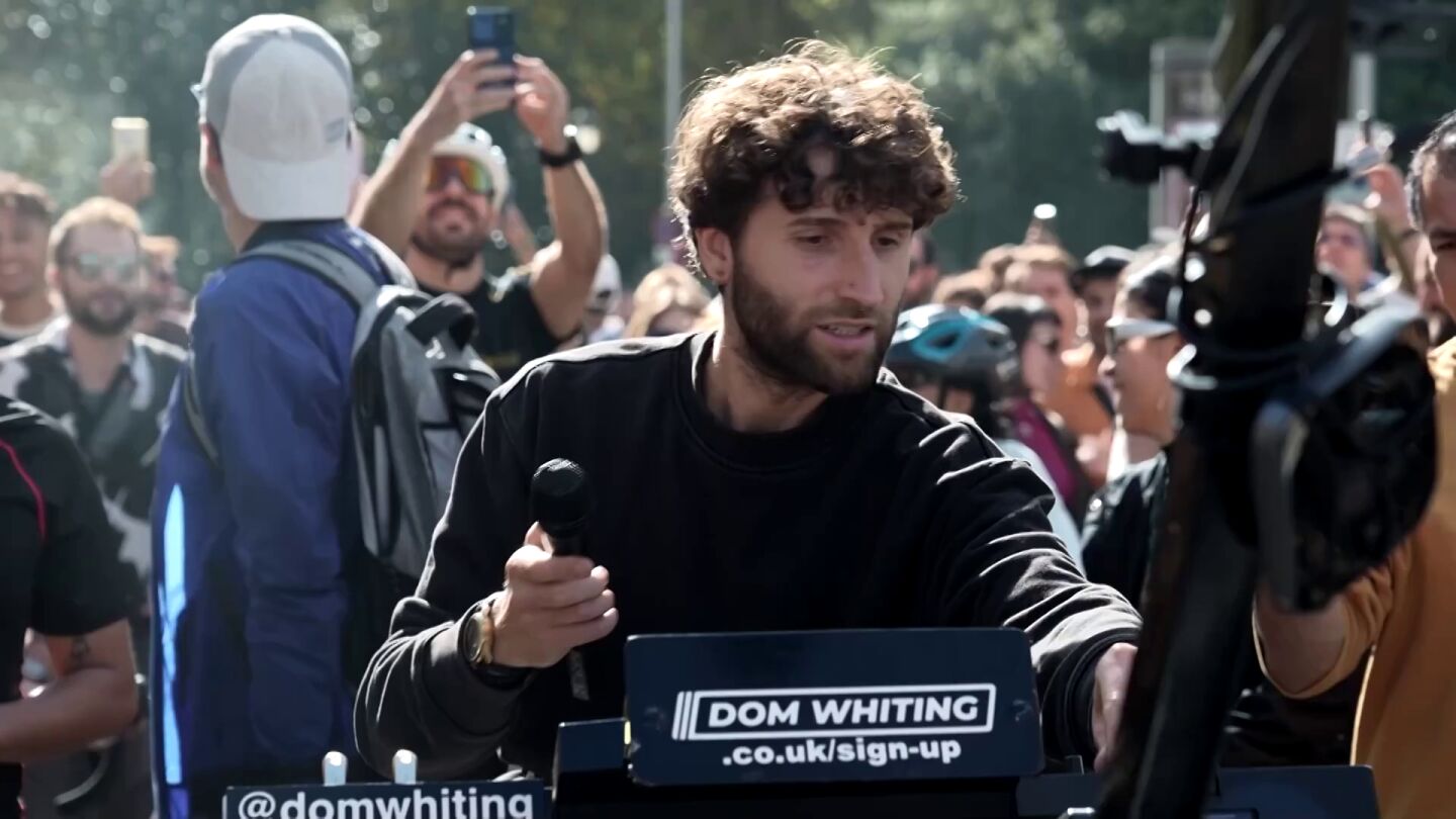 El DJ brit&aacute;nico que convirti&oacute; las calles de Madrid en una rave sobre ruedas