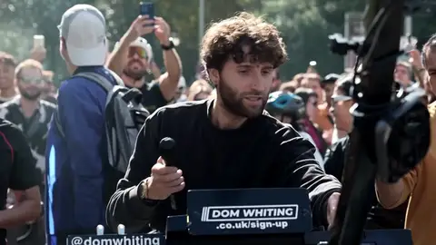 El DJ británico que convirtió las calles de Madrid en una rave sobre ruedas El DJ británico que convirtió las calles de Madrid en una rave sobre ruedas