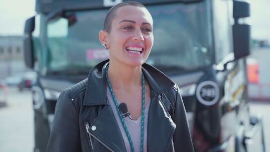 Miniatura de un v&iacute;deo de Coco Trucker Girl
