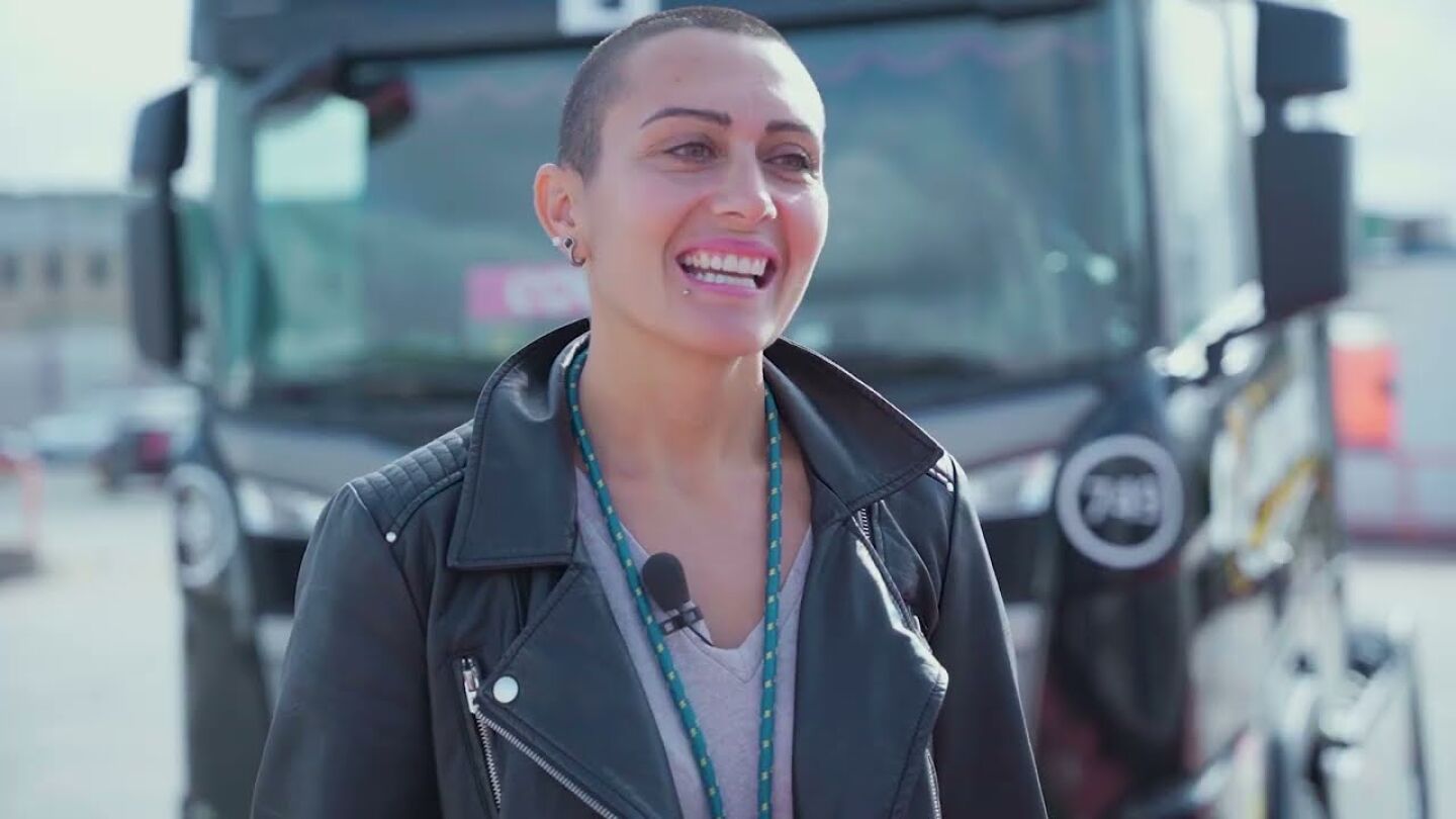Miniatura de un v&iacute;deo de Coco Trucker Girl