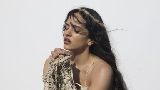Rosal&iacute;a publica su cuarto disco, Lux