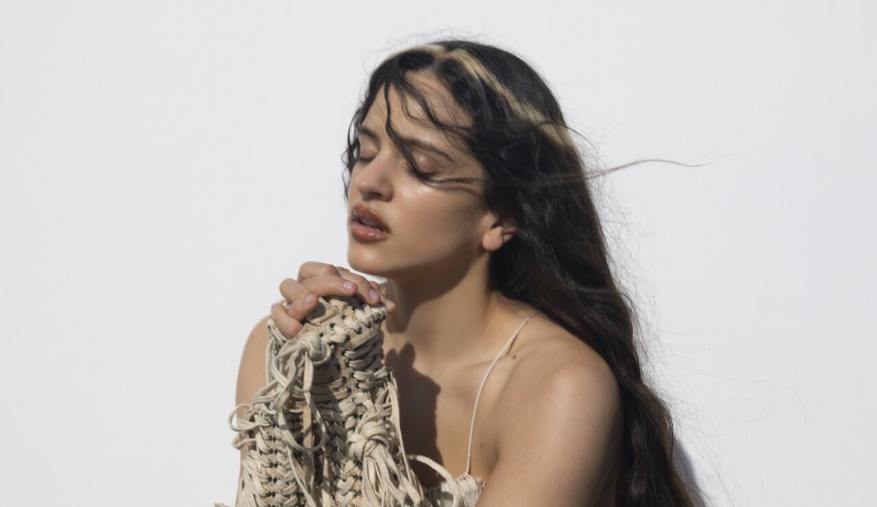 Rosal&iacute;a publica su cuarto disco, Lux