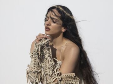 Rosal&iacute;a publica su cuarto disco, Lux