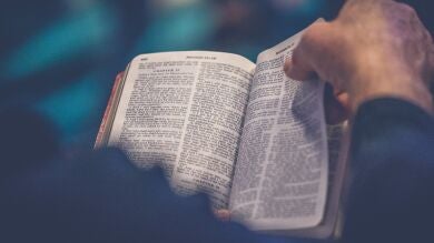 7 cosas que la Biblia prohíbe y que tú haces sin parar