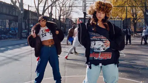 Miniatura de un videoclip de Nathy Peluso y Tokischa Miniatura de un videoclip de Nathy Peluso y Tokischa