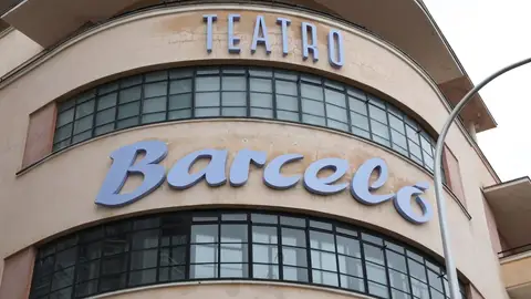 Suspenden temporalmente el precinto decretado por el Ayuntamiento de Madrid al Teatro Barceló por exceso de aforo Suspenden temporalmente el precinto decretado por el Ayuntamiento de Madrid al Teatro Barceló por exceso de aforo