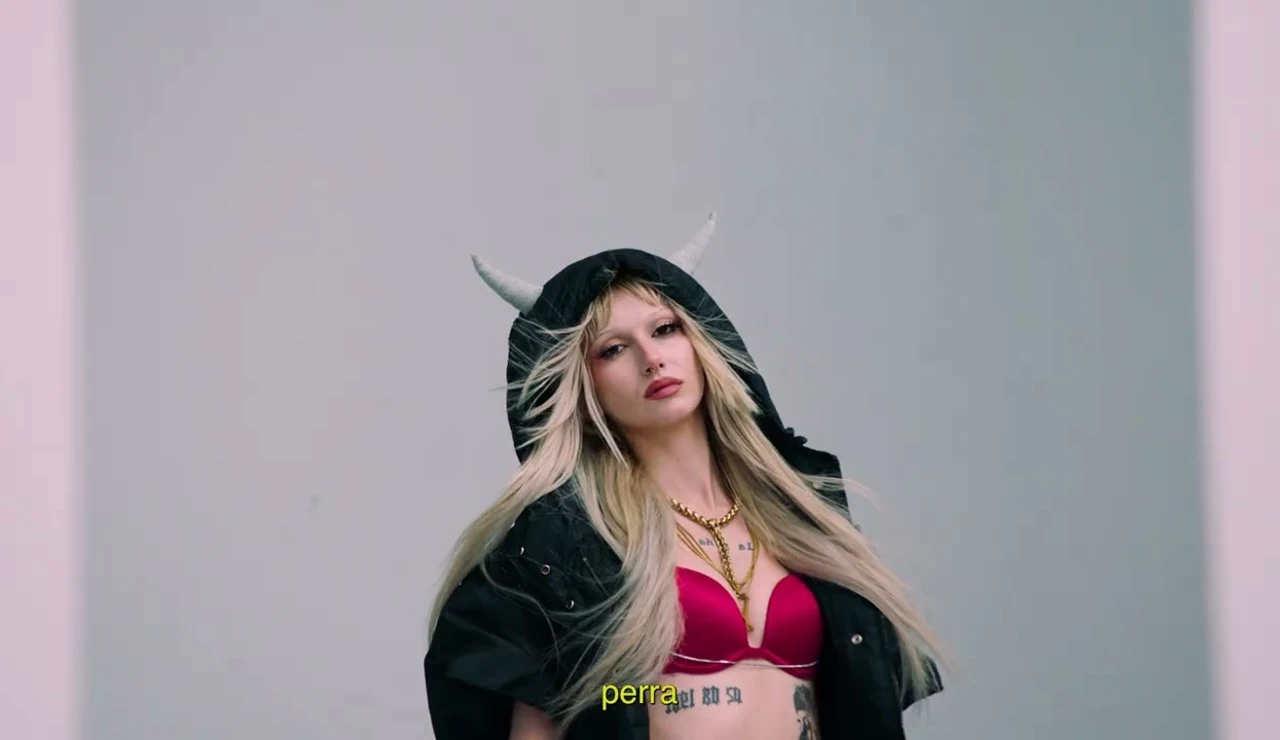 Portada de Perra de Metrika en YouTube