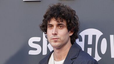 Conoce a Héctor Riumbau: el hermano de Marta Riumbau que ha revolucionado el humor en redes creando contenido junto a su madre