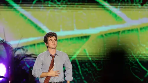 Charlie Puth durante una actuación Charlie Puth durante una actuación