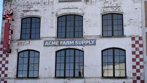 Fábrica ACME. Fábrica ACME.