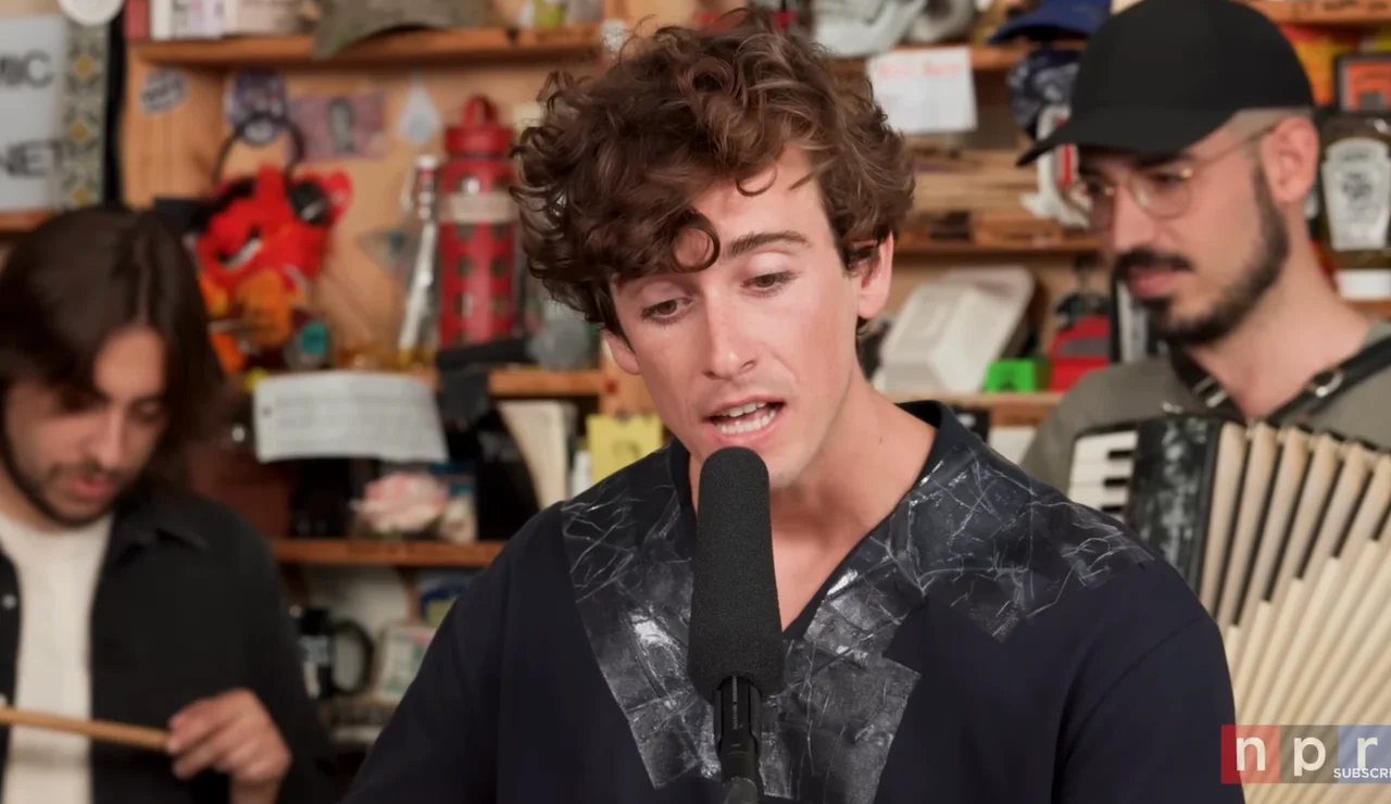 Guitarricadelafuente deslumbra en su debut en Tiny Desk Concert de NPR Music