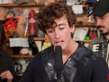 Guitarricadelafuente deslumbra en su debut en Tiny Desk Concert de NPR Music