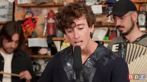 Guitarricadelafuente deslumbra en su debut en Tiny Desk Concert de NPR Music Guitarricadelafuente deslumbra en su debut en Tiny Desk Concert de NPR Music