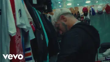 Miniatura del videoclip de Yung Beef Miniatura del videoclip de Yung Beef