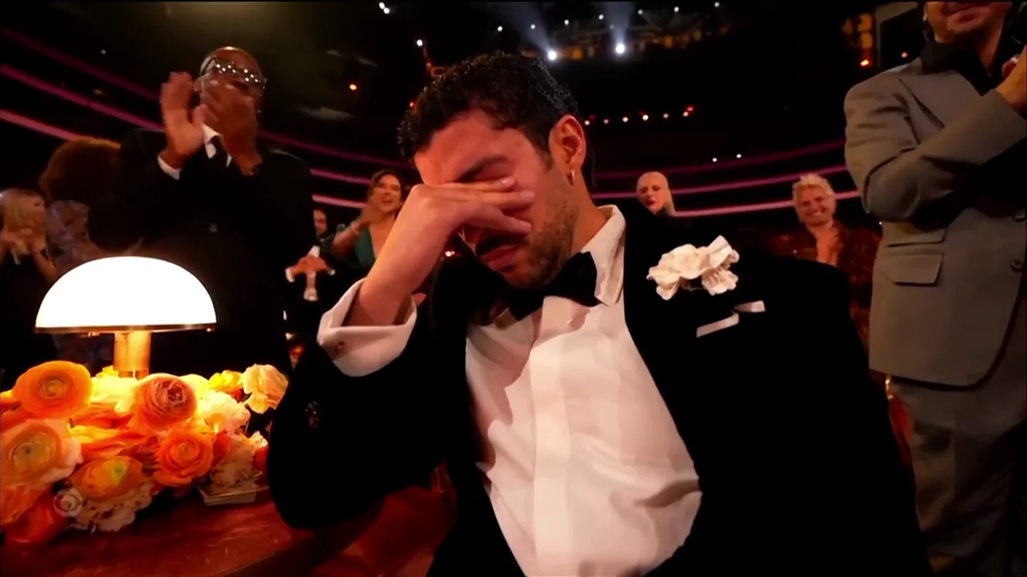 Bad Bunny se emociona al ganar el premio a mejor álbum del año en los Grammy Bad Bunny se emociona al ganar el premio a mejor álbum del año en los Grammy
