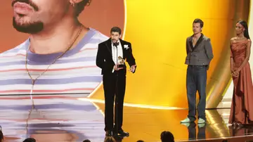 Bad Bunny hace historia al ganar el Grammy a mejor disco del año Bad Bunny hace historia al ganar el Grammy a mejor disco del año