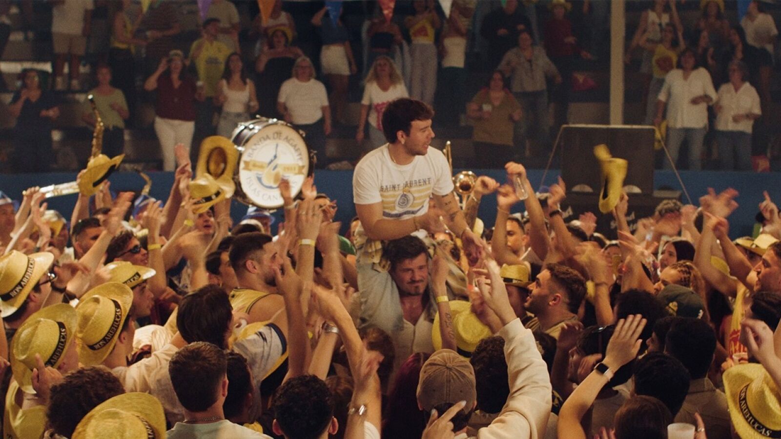 Quevedo estrena Ni borracho, el nuevo homenaje musical del cantante a sus raíces canarias