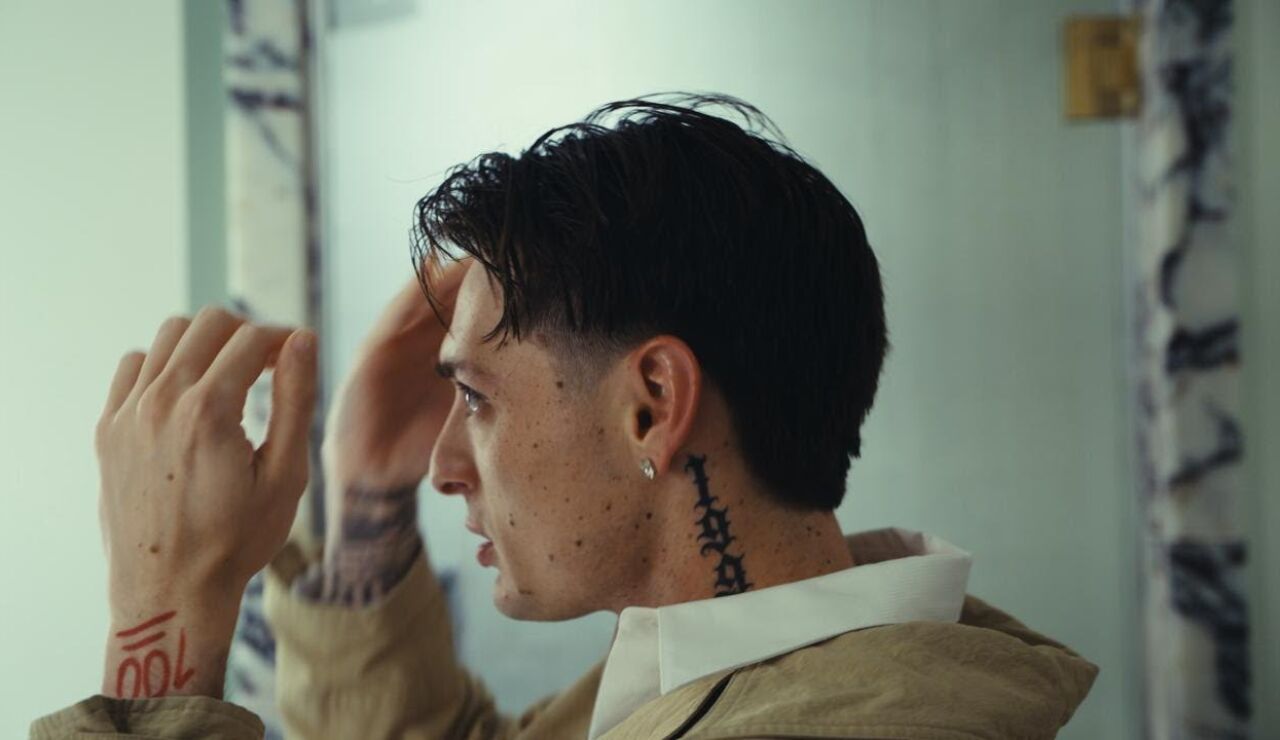 Miniatura de un v&iacute;deo de Peso Pluma