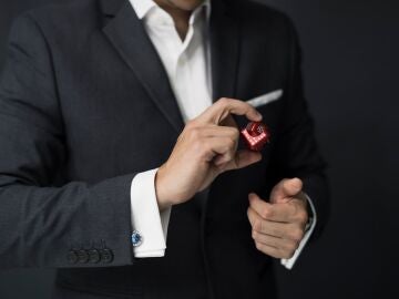 Imagen de un hombre en traje