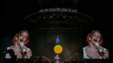 Rosalía durante un concierto de LUX Tour Rosalía durante un concierto de LUX Tour