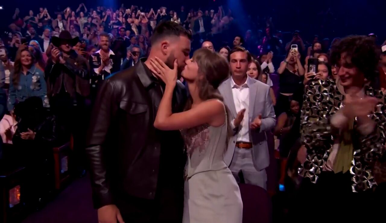 Taylor Swift arrasa en los iHeartRadio Music Awards