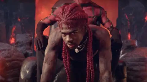 Lil Nas X ren el videoclip de Montero. Lil Nas X ren el videoclip de Montero.