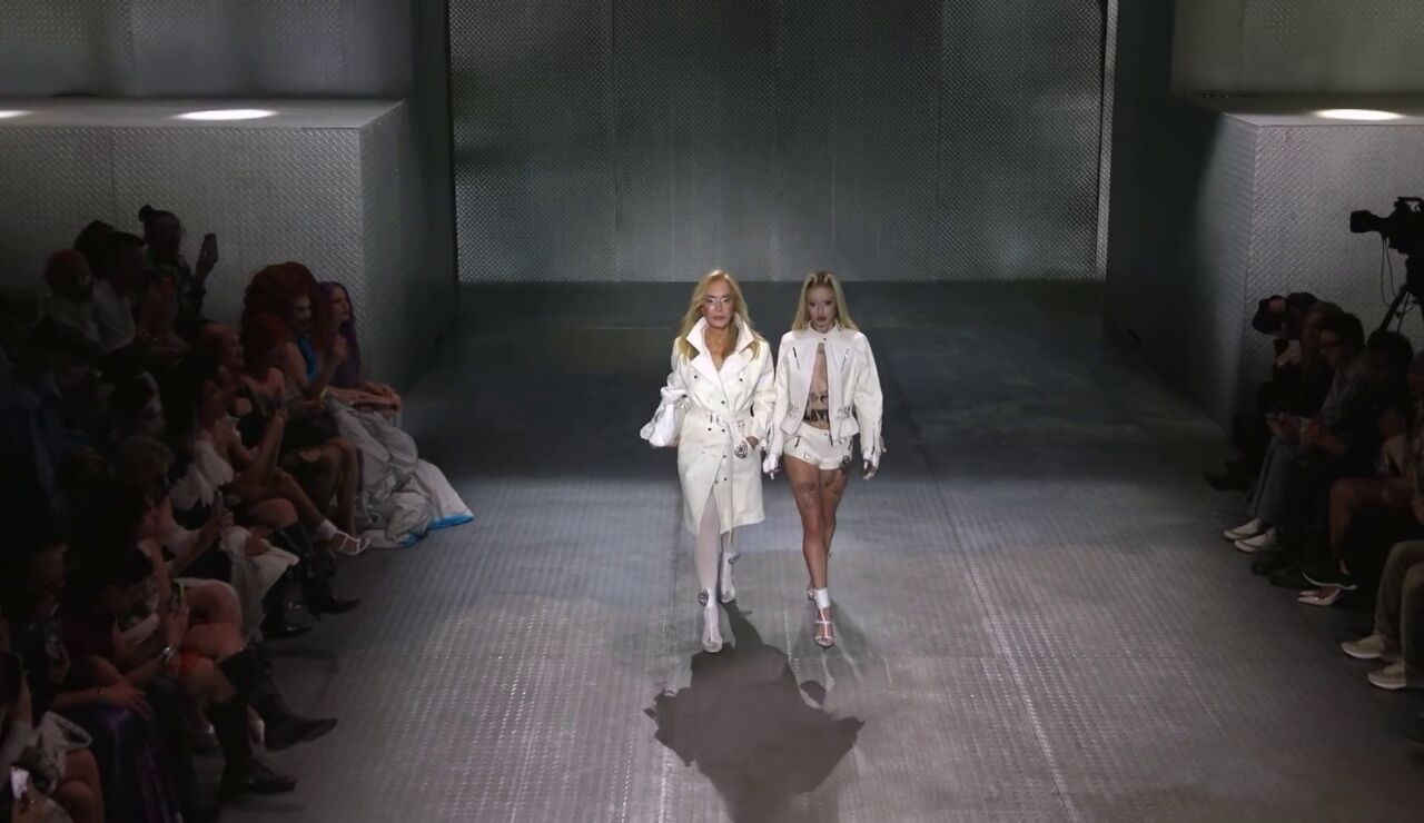 Metrika y Carmen Lomana desfilan juntas para Dominnico