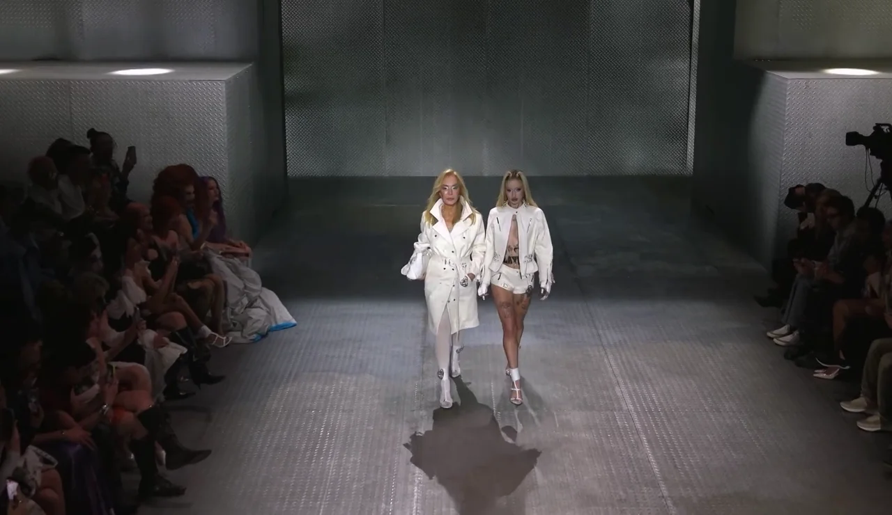 Metrika y Carmen Lomana desfilan juntas para Dominnico