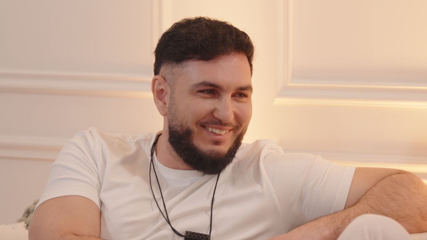 Omar Montes afirma "haber ganado en la vida" en Pyjamada