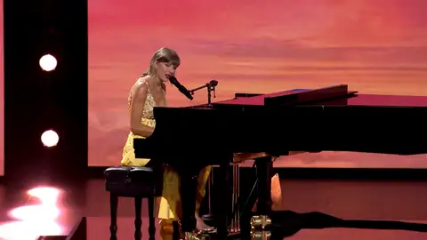 Así fue la actuación de Taylor Swift junto a Randy Newman en la premiere de Toy Story 5 en Los Ángeles Así fue la actuación de Taylor Swift junto a Randy Newman en la premiere de Toy Story 5 en Los Ángeles