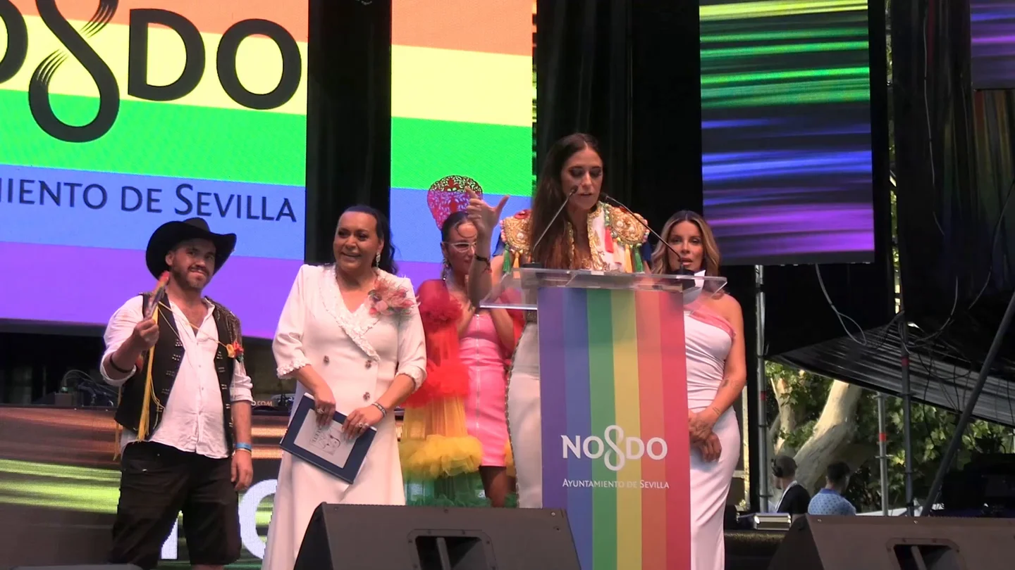 El aplaudido discurso de María Pelaé en el pregón del Orgullo en Sevilla El aplaudido discurso de María Pelaé en el pregón del Orgullo en Sevilla