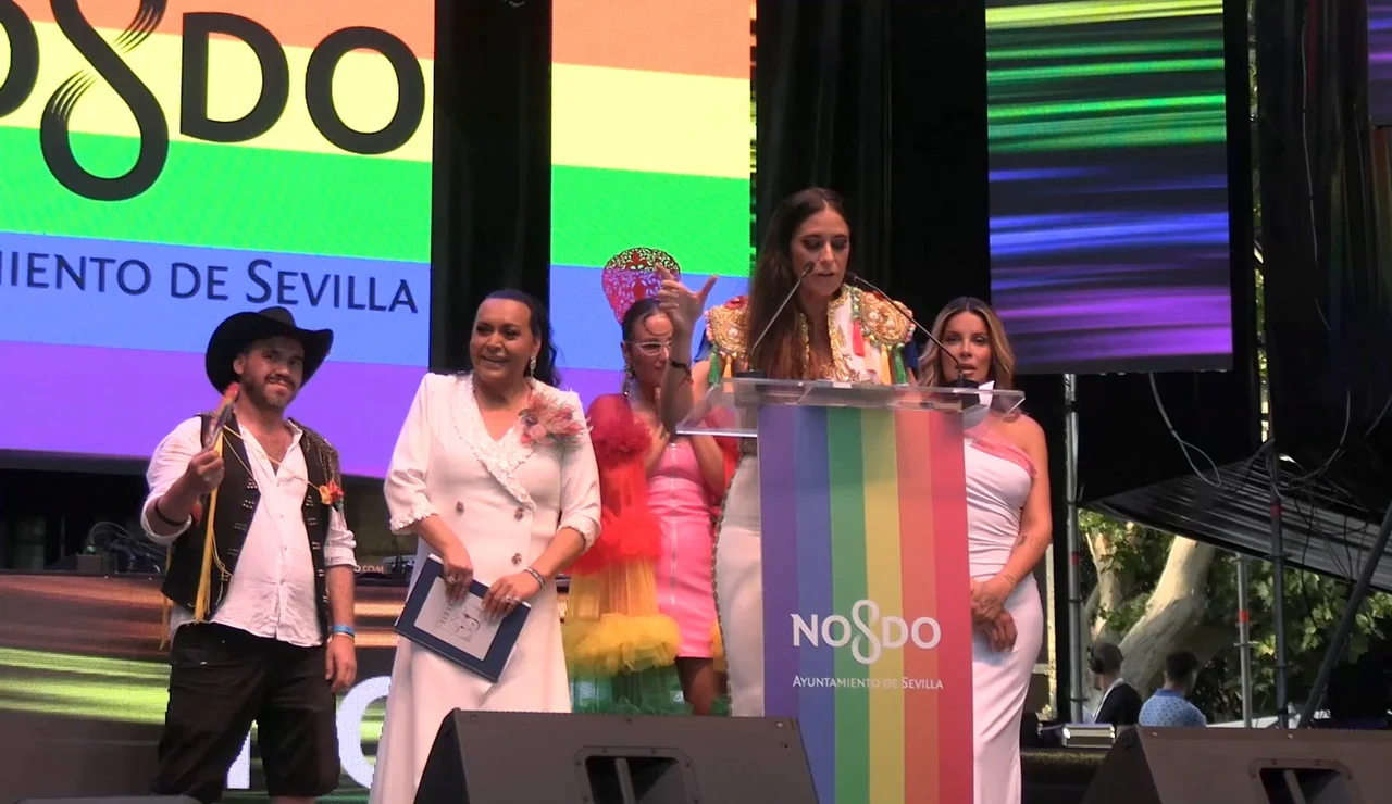 El aplaudido discurso de María Pelaé en el pregón del Orgullo en Sevilla