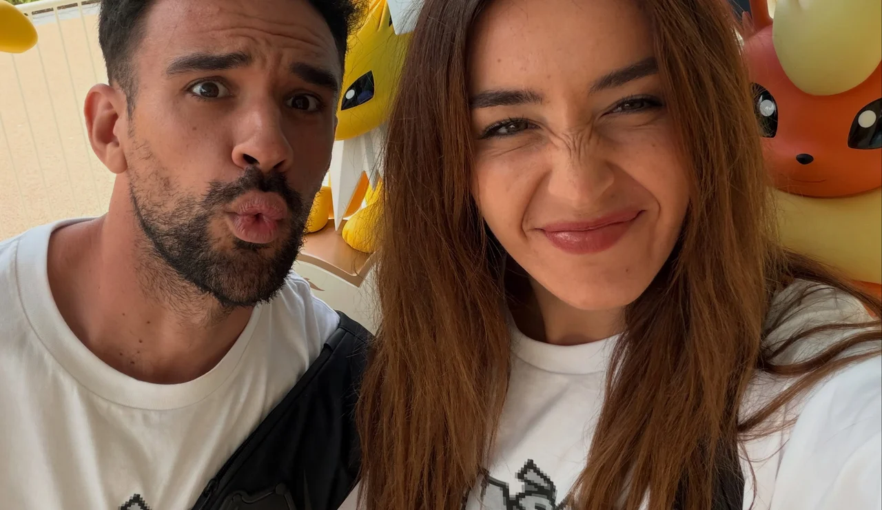 Illojuan y Lola Índigo en Japón
