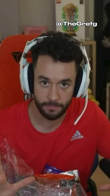 TheGrefg: "El casco de Roro estaba bien para ser gladiador" TheGrefg: "El casco de Roro estaba bien para ser gladiador"