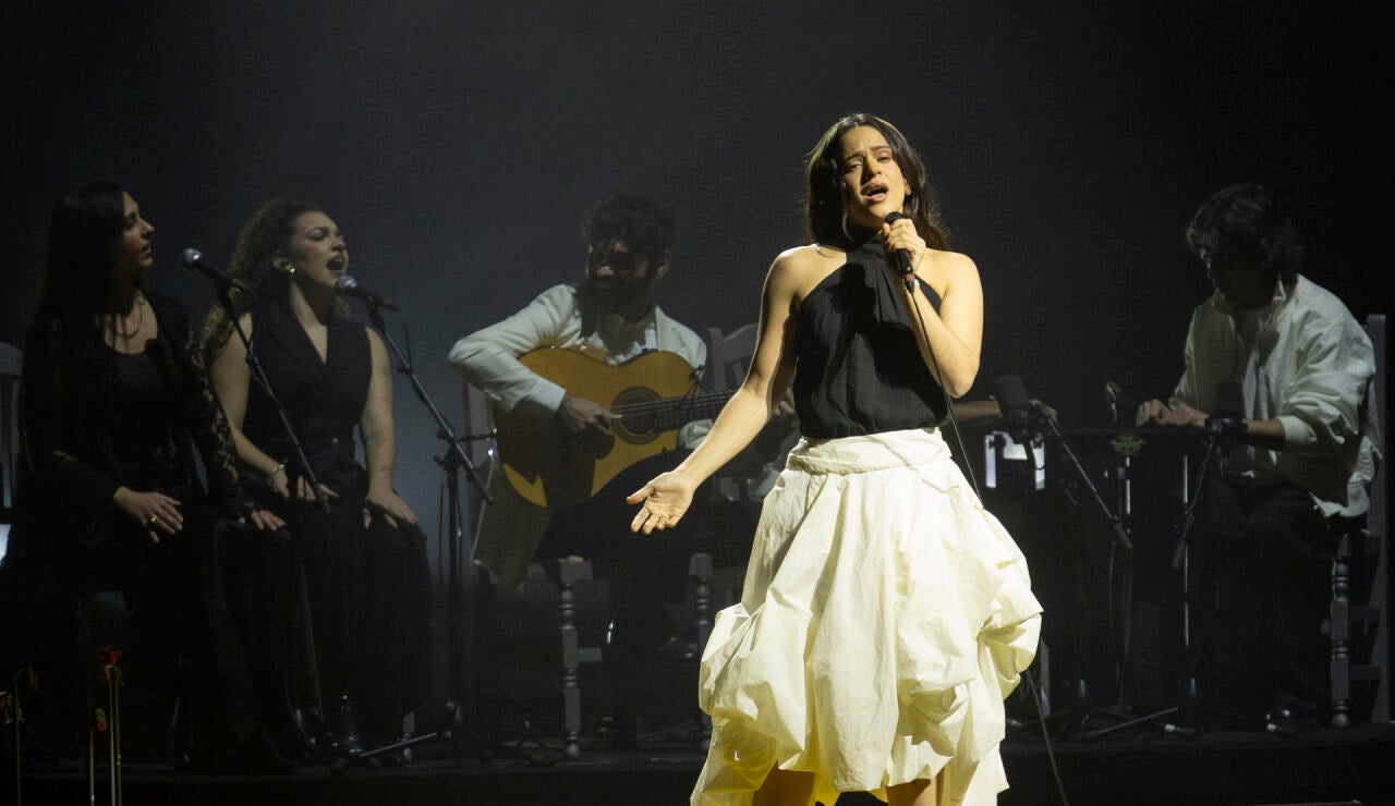Rosal&iacute;a durante concierto de Lux Tour