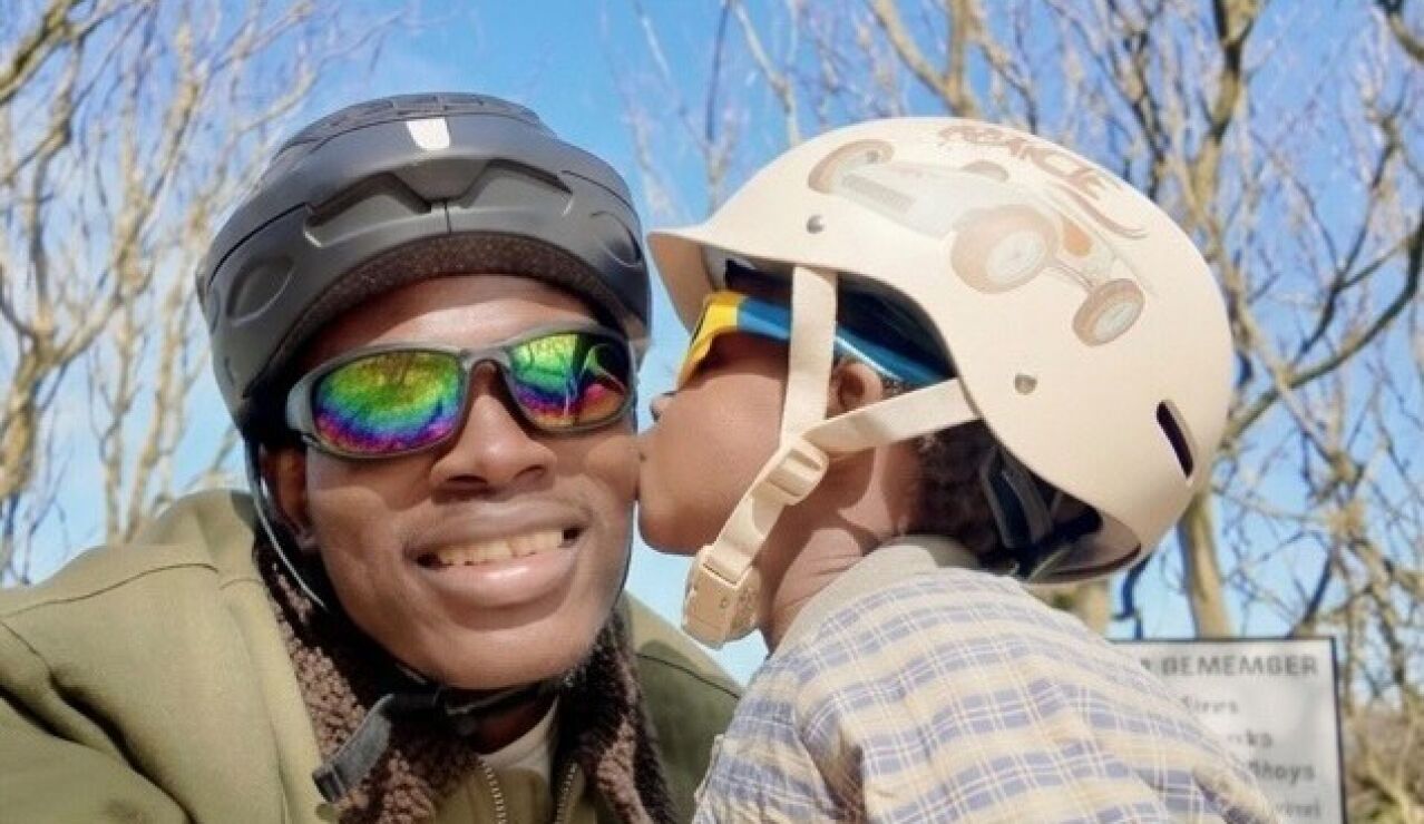 Oladimeji Ajegbile y su hijo Iremide
