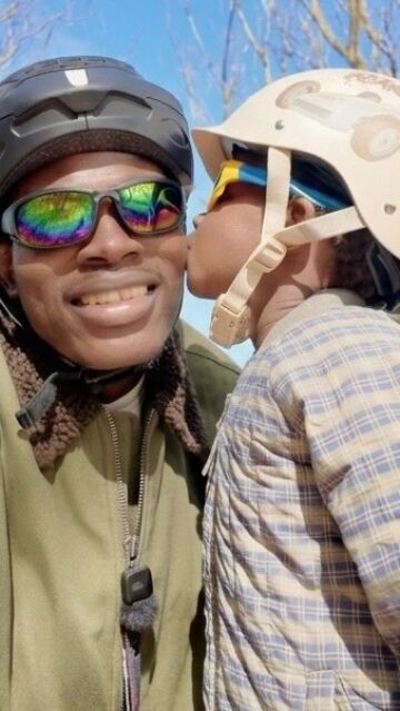 Oladimeji Ajegbile y su hijo Iremide