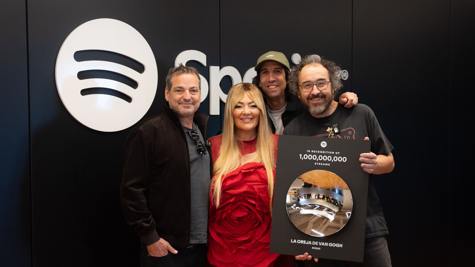 La Oreja de Van Gogh recibe la placa del Billions Club de Spotify por los mil millones de reproducciones de Rosas
