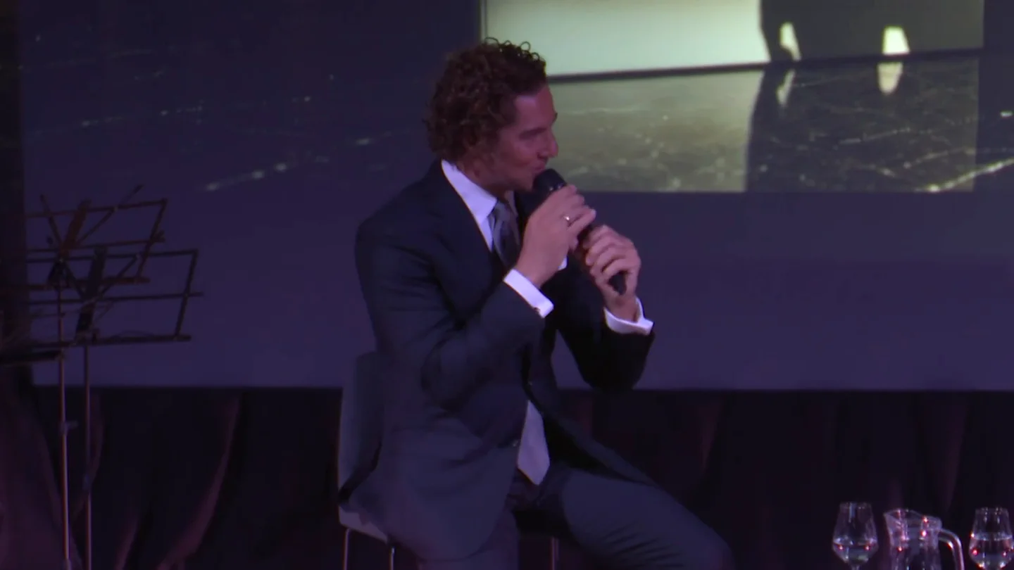 David Bisbal mira al pasado y presenta su disco de versiones David Bisbal mira al pasado y presenta su disco de versiones